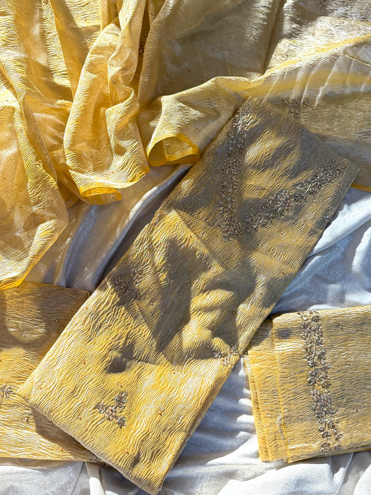 HANDWORK SUIT ON CRUSH TISSUE