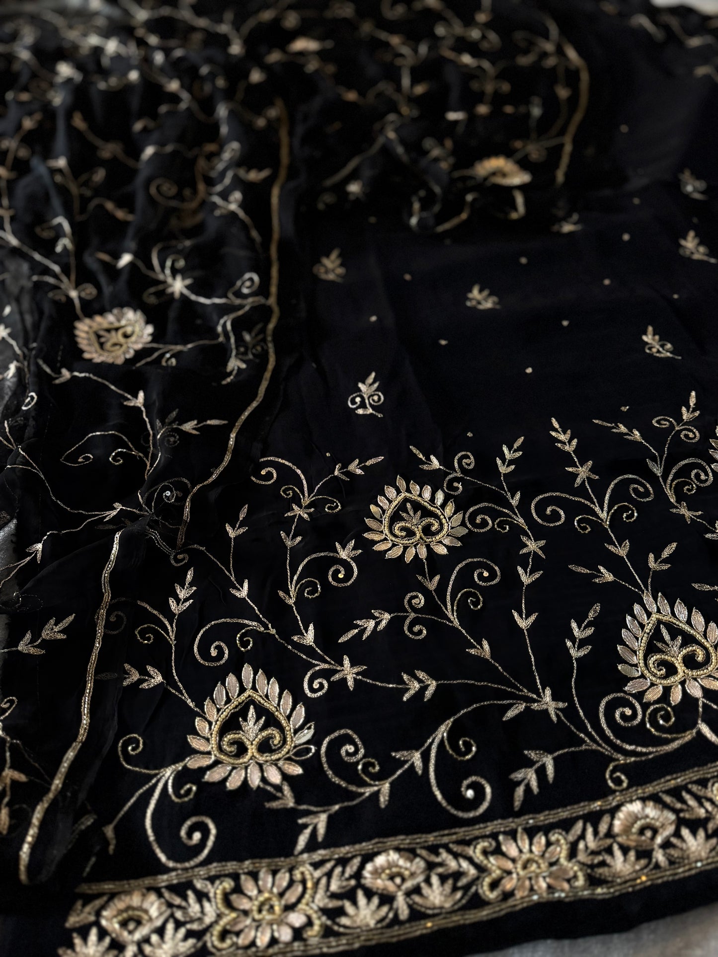 BEAUTIFUL HANDWORK SUIT ON CREPE