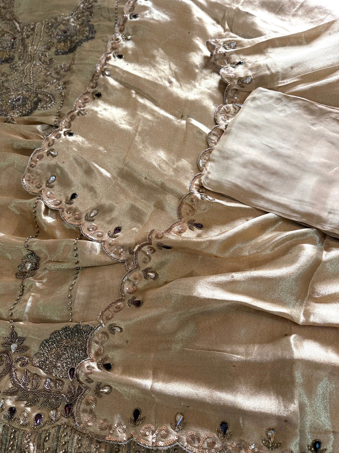 BEAUTIFUL GOLD COLOUR ANTIQUE WORK SUIT