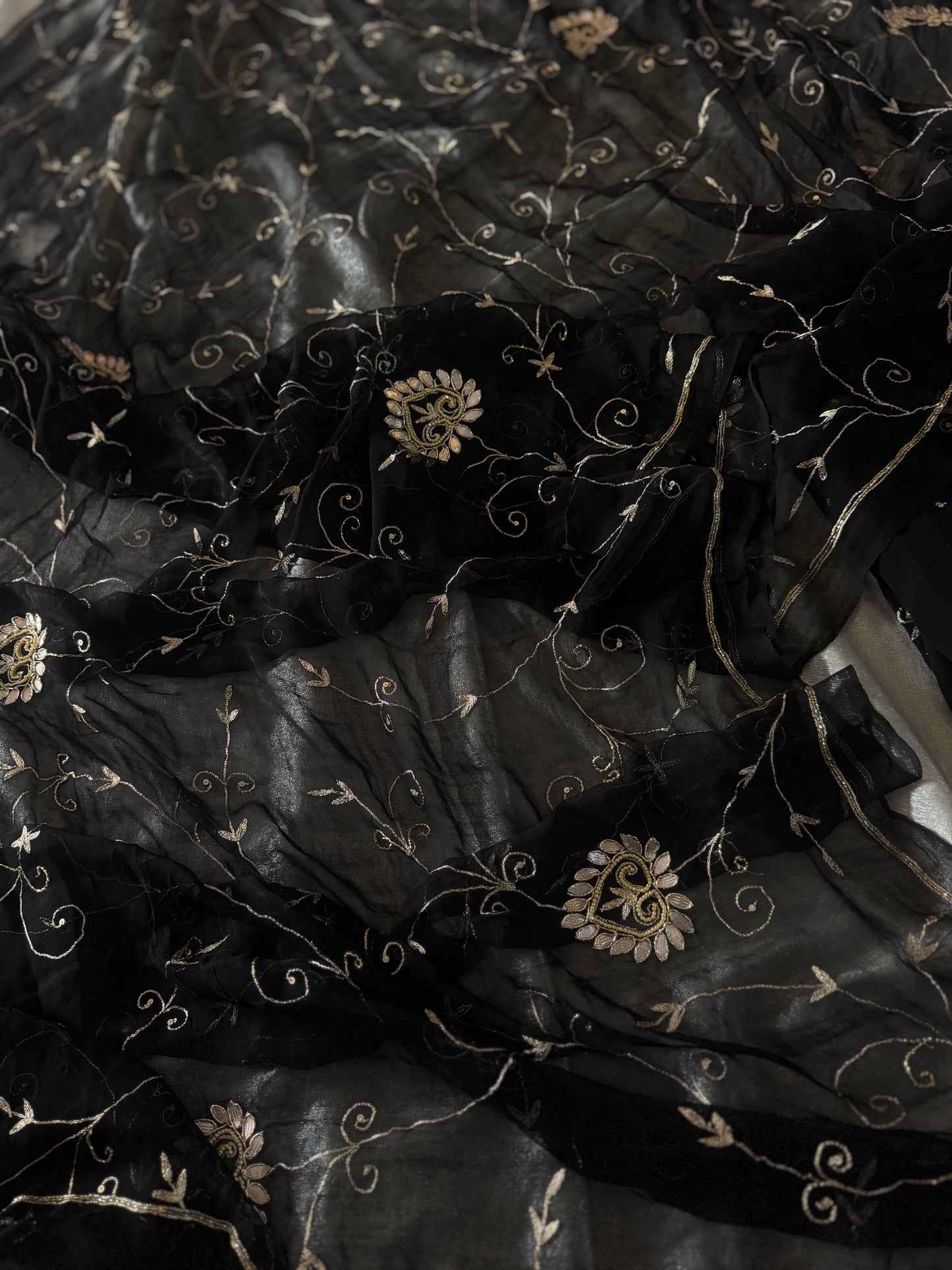 BEAUTIFUL HANDWORK SUIT ON CREPE