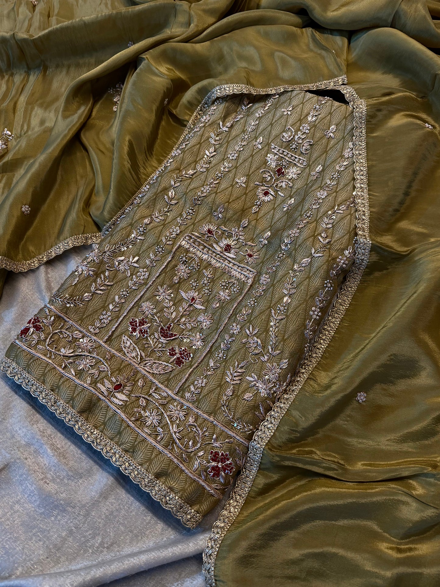 Dabka suits