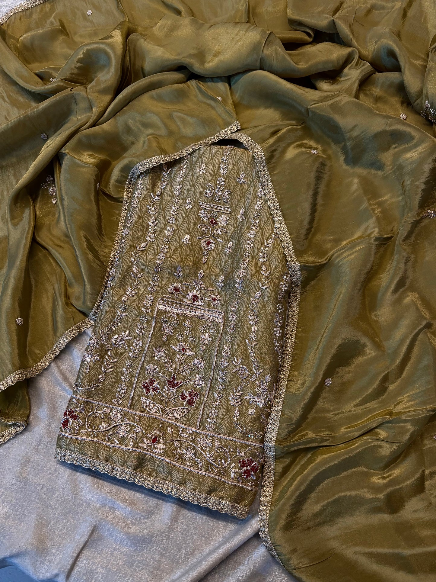 Dabka suits
