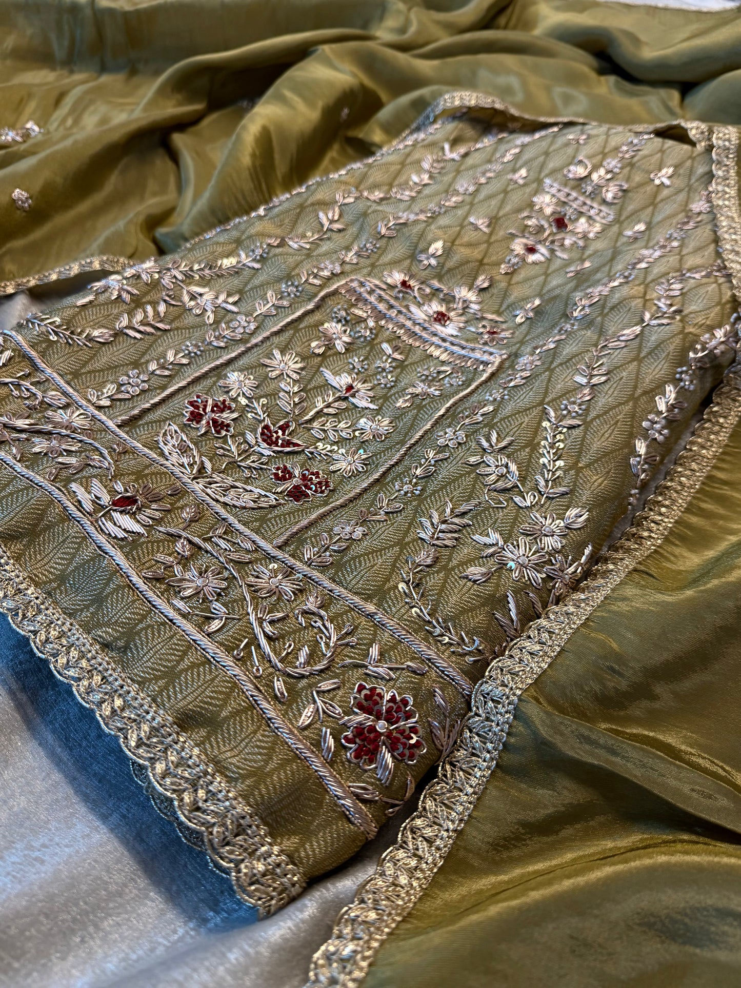 Dabka suits